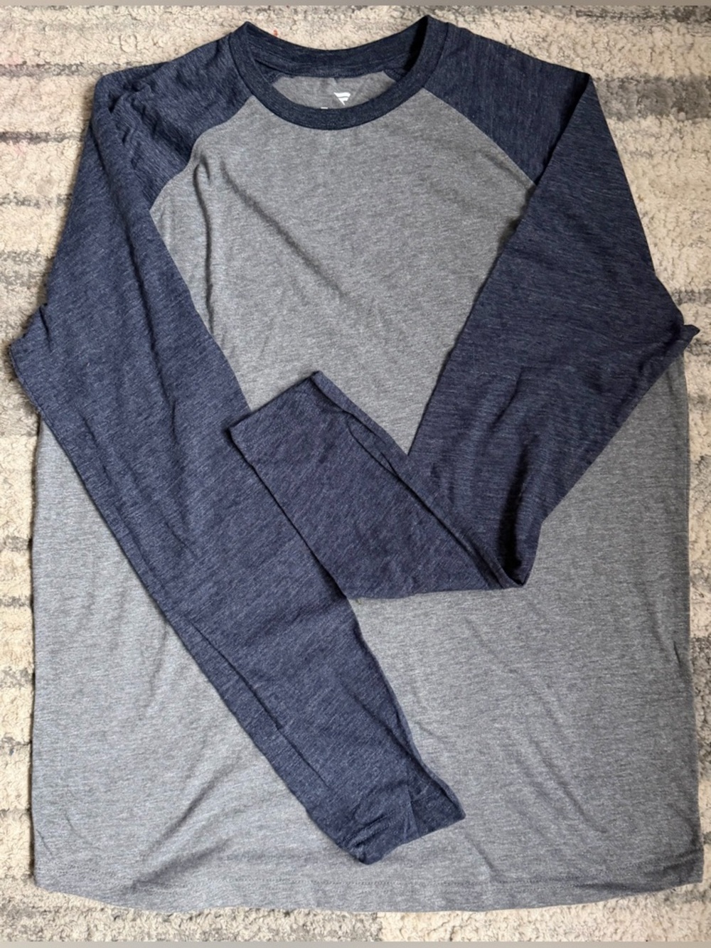 Fanatics brand mens Heather Gray & Navy Raglan Long Sleeve Tee